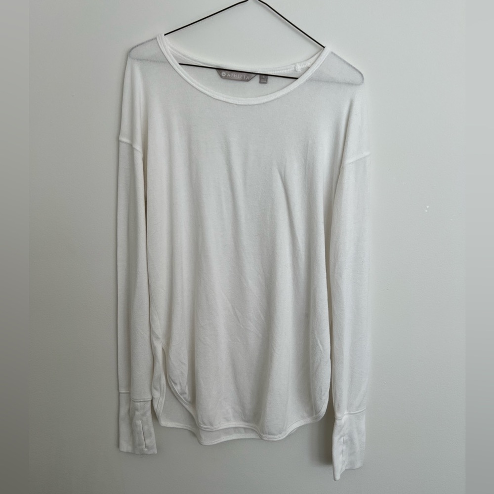 Athleta Lombard Scoop neck Long Sleeve white shirt size Medium with thumb holes